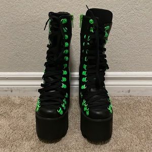 BLACK AND GREEN RAVE PLATFORM BOOTS SIZE 7  ❤️❤️❤️